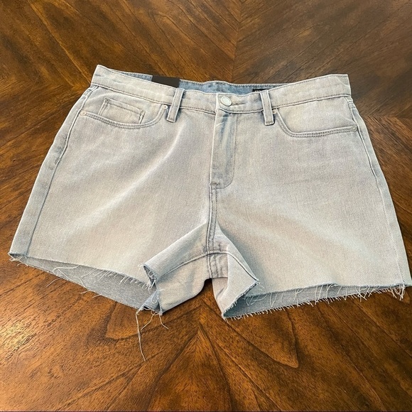 BLANK NYC Fulton Roll Up Short in light wash - Picture 2 of 5